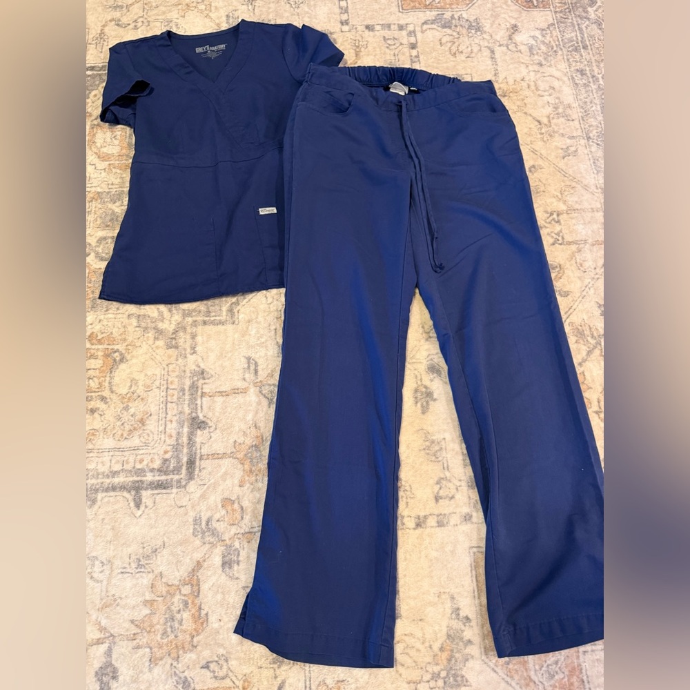Grey’s Anatomy Barco Women’s Navy Scrub Set Small Top - Small Tall Pants